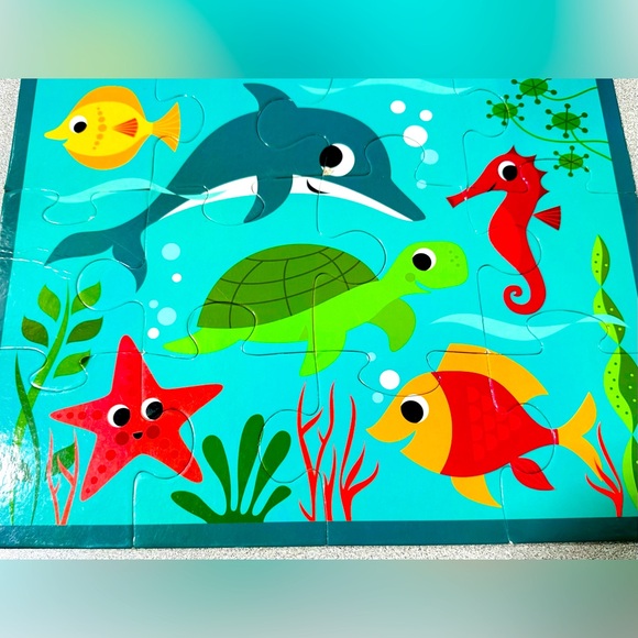 🚦🚦 Bundle 2 puzzles for $12 
Mudpuppy 12 piece Bag Jigsaw Puzzle Under the Sea - Picture 1 of 7